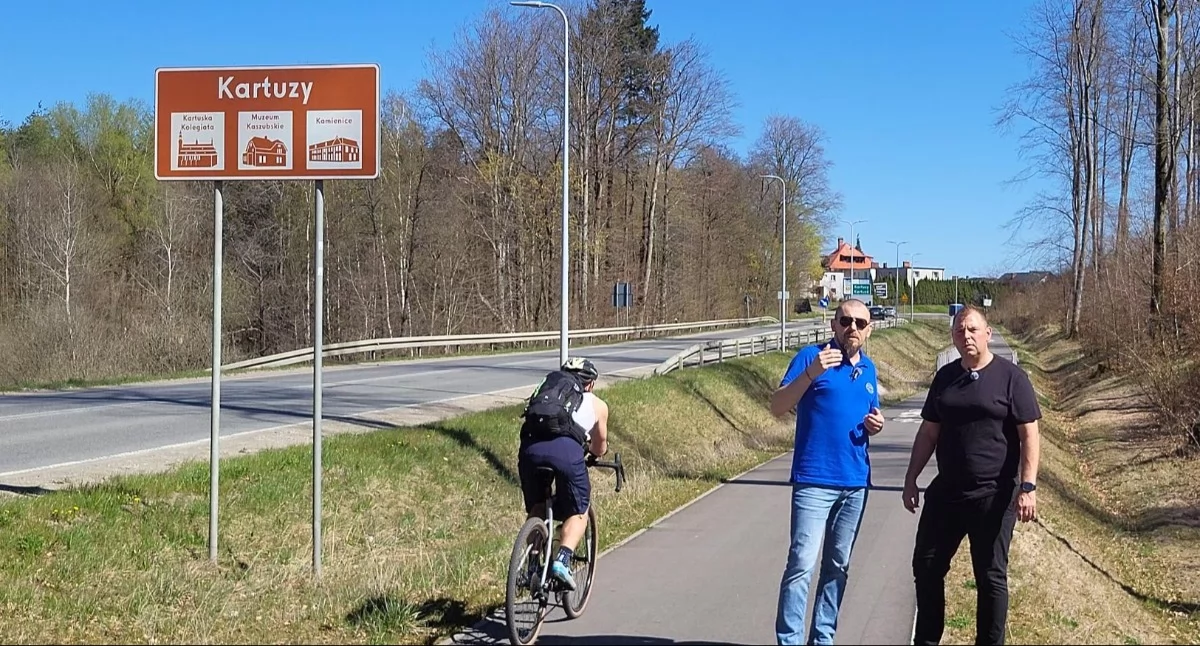 „To nie pomysł garstki rowerzystów”. Mieszkańcy walczą o bezpieczną trasę między Kartuzami a Sierakowicami