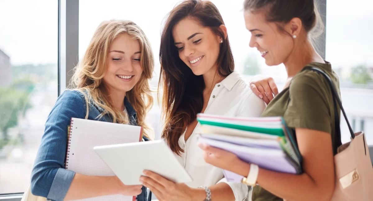Spokój rodzica, wolność studenta. Dlaczego akademik w Gdańsku to najlepszy wybór na pierwszy rok?