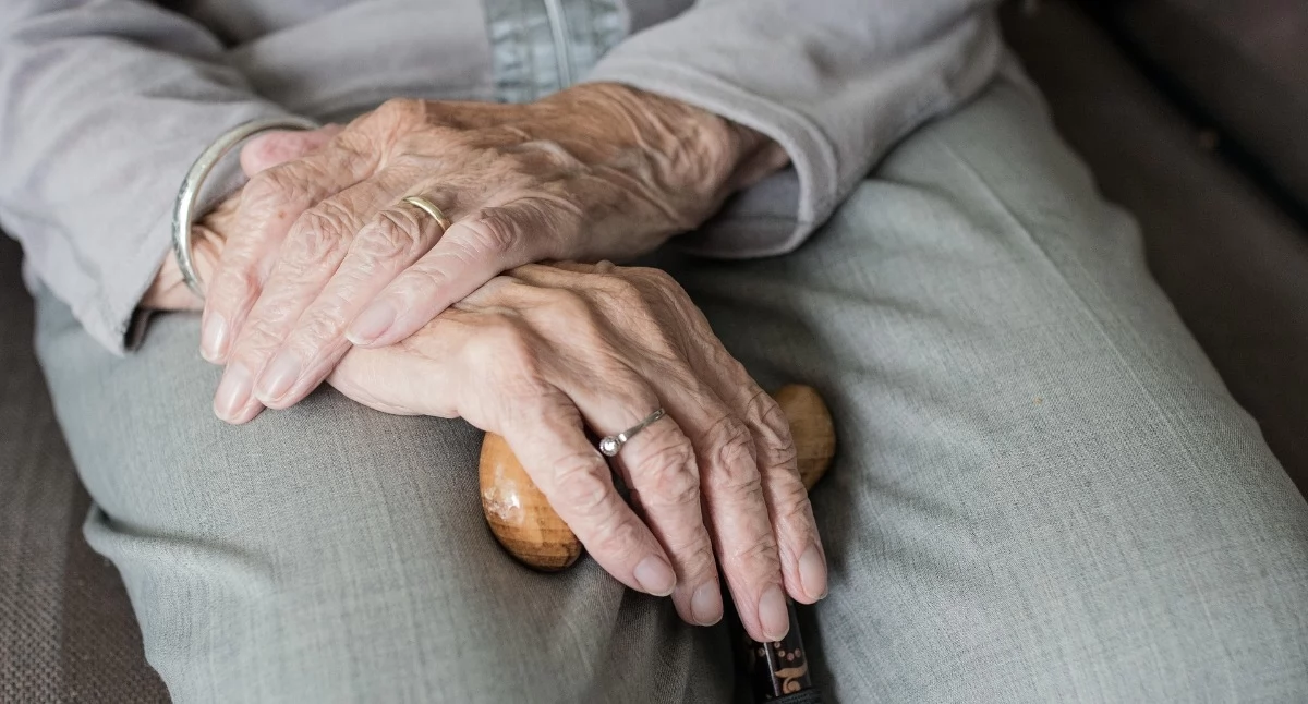 Fałszywi urzędnicy pukają do drzwi. ZUS ostrzega seniorów przed oszustami