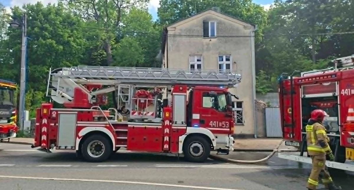 Pożar pustostanu przy ulicy Jeziornej w Kartuzach