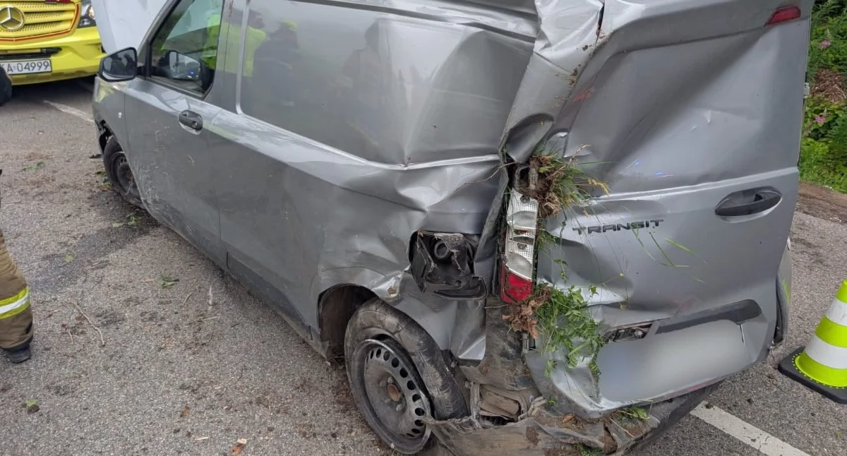 Pijany kierowca zakończył jazdę w rowie. Miał 2 promile, zakaz prowadzenia i żadnych uprawnień