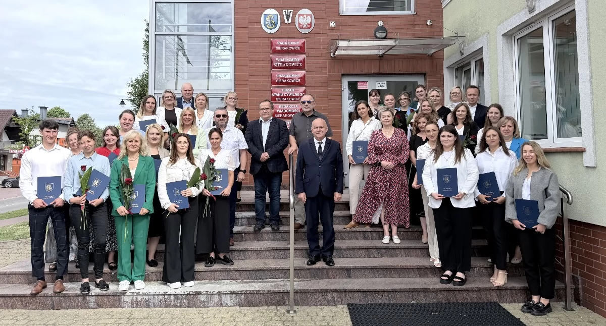 28 nauczycieli z awansem zawodowym. Uroczystość wręczenia aktów mianowania w Sierakowicach