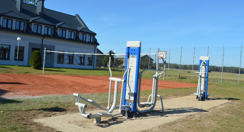 Aktywne Węsiory - przy szkole pojawiły się urządzenia do ćwiczeń