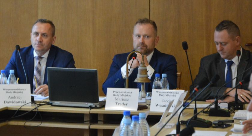 A. Socha skrytykował szefa rady i wniósł o jego odwołanie
