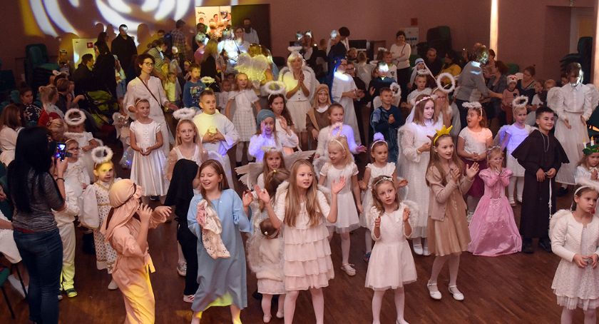 Kilkuset małych świętych bawiło się na balu w Kartuzach