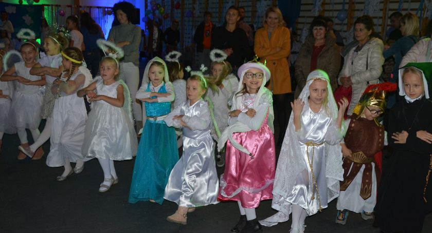 Wszyscy święci balowali w Sierakowicach 