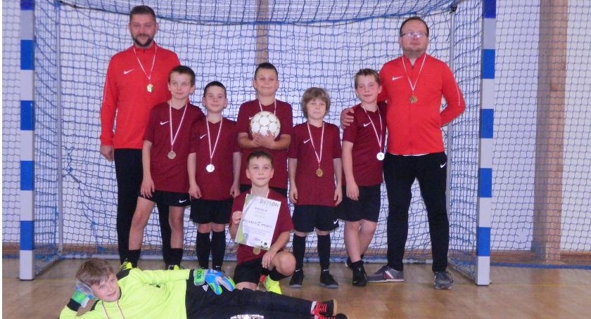 Osowa Gdańsk z pucharem turnieju Somonino Cup. Osiczanka Osice druga, Amator Kiełpino trzeci