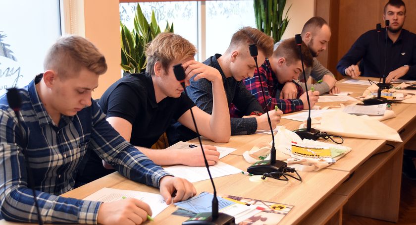 Powiatowa olimpiada młodych producentów rolnych w Kartuzach - rolnicy chwalili się wiedzą