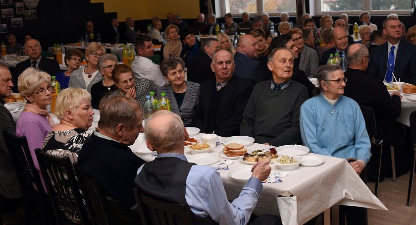 Chmielno. Seniorzy spotkali się na dorocznym balu
