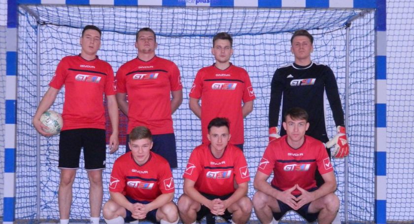 Miodzio Team Kiełpino i Atom Goręczyno na czele Somonińskiej Ligi Piłki Nożnej Halowej