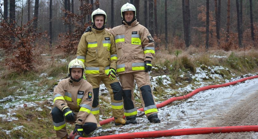 Strażacy z trzech powiatów gasili pożar lasu w leśnictwie Parchowo