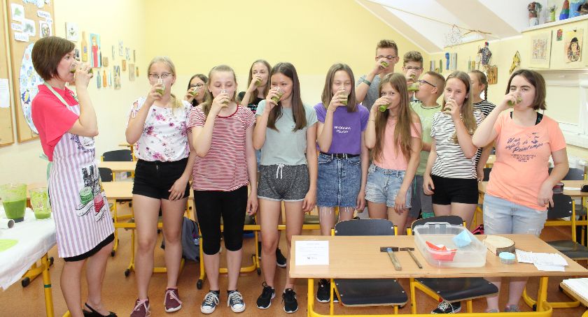 Uczniowie Klasztornej z 