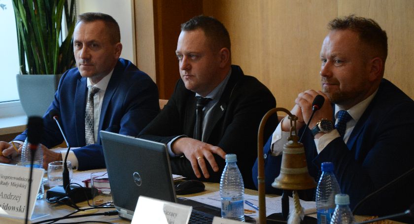 Uchwała budżetowa odroczona. Burmistrz Kartuz: to nie jest budżet szantażu