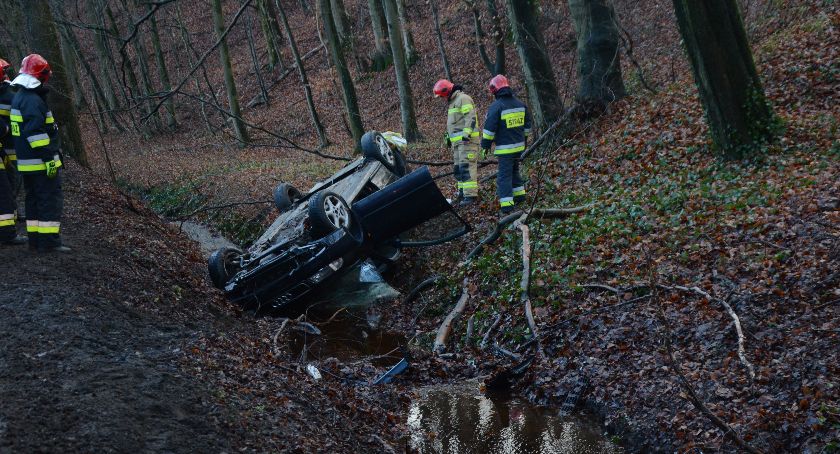 Kobysewo. Audi w rowie - kobieta w szpitalu