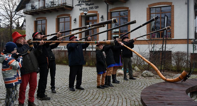 Chmielno. Dźwiękami bazun Kaszubi powitali Nowy Rok