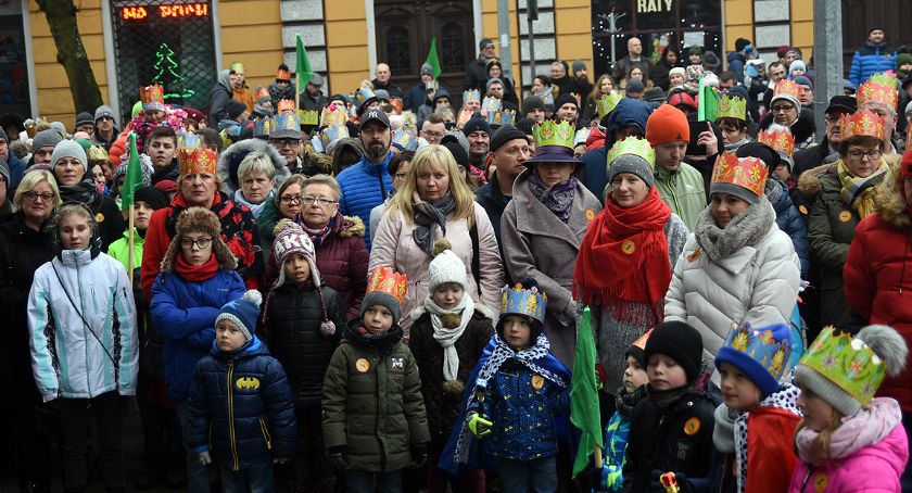 Tłumy kolędników na Orszaku Trzech Króli w Kartuzach