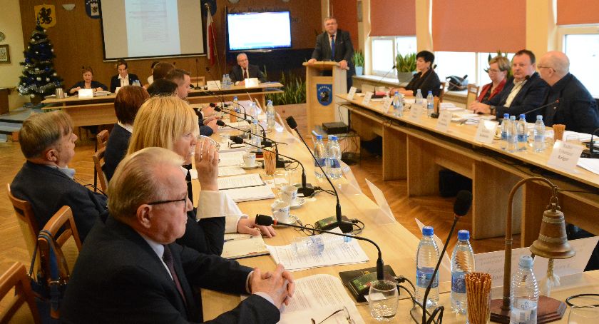 Radni wprowadzili zmiany i przyjęli budżet. Burmistrz: budżet to nie klocki lego 