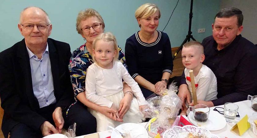 Żukowo. Dzień Babci i Dziadka w Bocianowie z jasełkami i życzeniami „Stu lat”