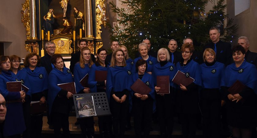 Chmielno. Piękny koncert kolęd w wykonaniu chóru parafialnego