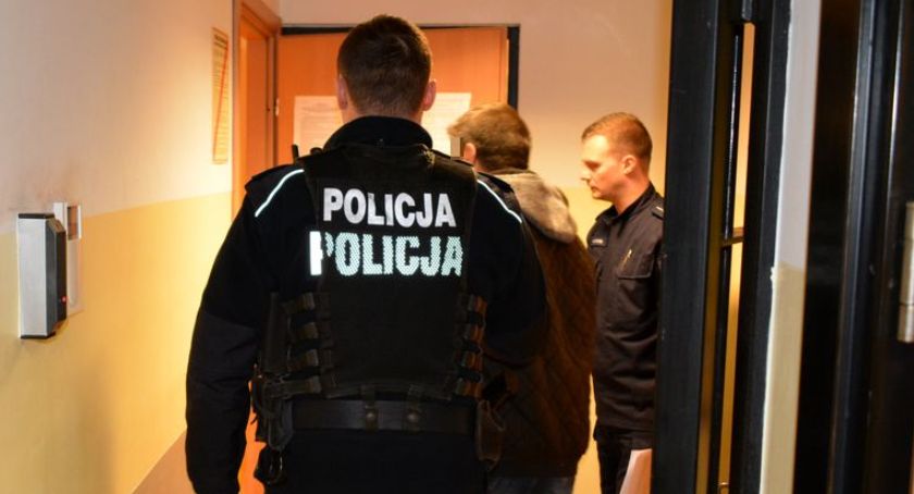 41-latek poszukiwany przez sąd w rękach policji. Spędzi rok w areszcie