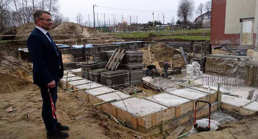 Trwa rozbudowa Szkoły Podstawowej w Niestępowie