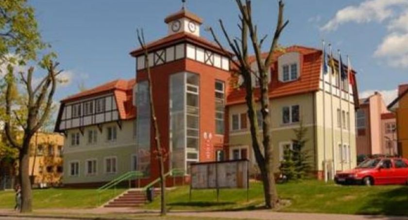 Odsłnięcie pamiątkowej tablicy upamiętniającej Ottona Karsznego w Sierakowicach