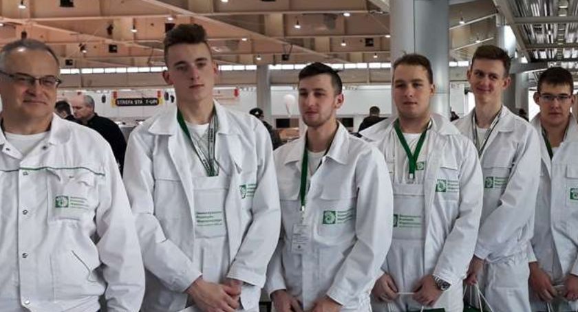 Artur Dzienisz z ZST w Kartuzach najlepszym murarzem w kraju