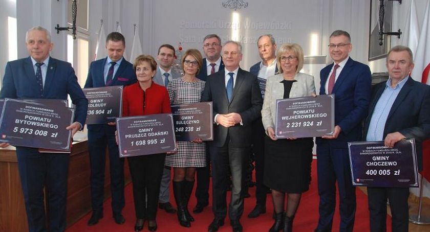 Wojewoda rozdał gminom pieniądze, których nie ma?