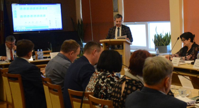 Kartuzy. Plan dla rejonu jez. Klasztornego Małego podzielony. Działka powiatu kartuskiego już objęta planem
