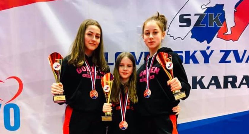 Zawodniczki KS Gokkenu z medalami 40th Grand Prix Slovakia