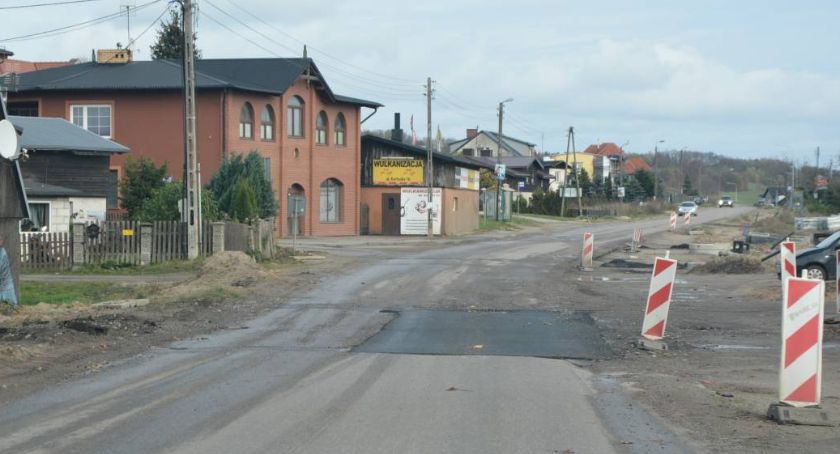 Remont DW211 potrwa jeszcze parę miesięcy. Niebawem ruszą prace w Miechucinie