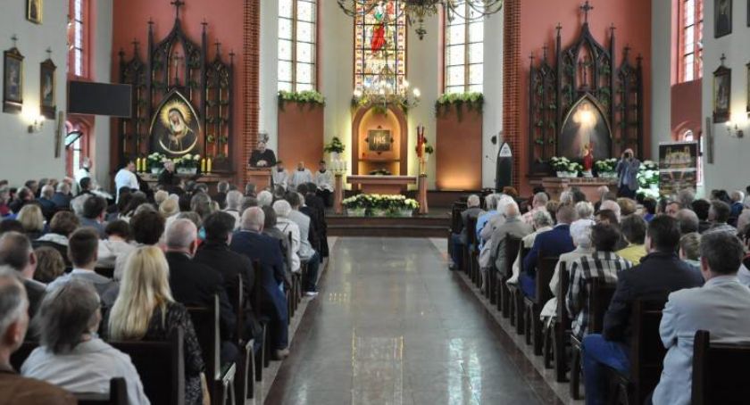 Bp Ryszard Kasyna: w kościołach może przebywać do 50 wiernych!