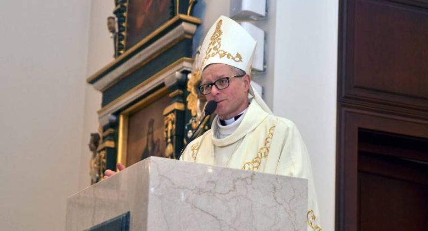 Jak będzie wyglądała spowiedź wielkanocna? Odpowiada ks. bp Arkadiusz Okroj