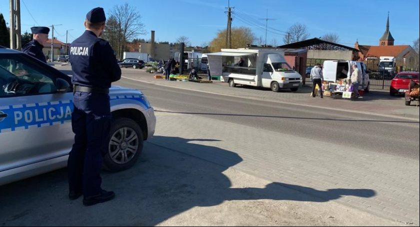 Policjanci wystawili już 20 mandatów za łamanie zakazów w związku z koronawirusem