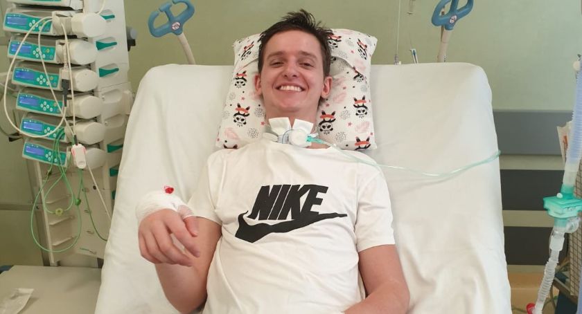 Upadek z wysokości wywrócił życie 22-letniego Kuby do góry nogami. Strażak z Kistowa walczy o sprawność