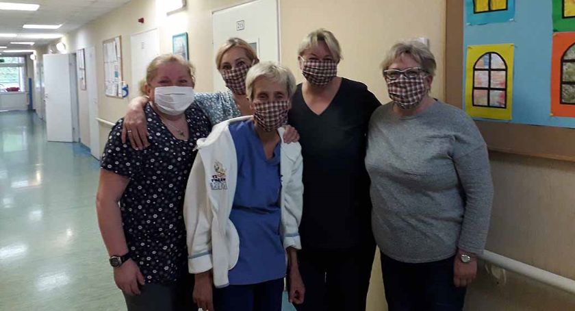 Żukowo. Wolontariusze z parafii Miłosierdzia Bożego uszyli ponad 2000 maseczek 