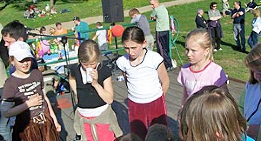 Majówka świetlic socjoterapeutycznych w Żukowie. Dzieci poznawały prawa i wolności człowieka