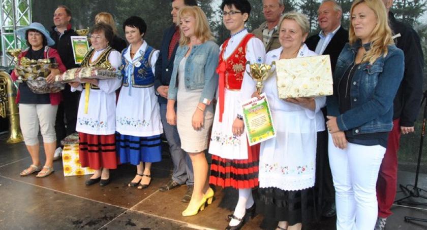 Stężyca. Jarmark kaszubski pod znakiem dobrego smaku i deszczu