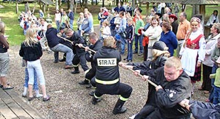 Jedli ptysie i rzucali beretem. V Piknik Integracyjny w Mirachowie