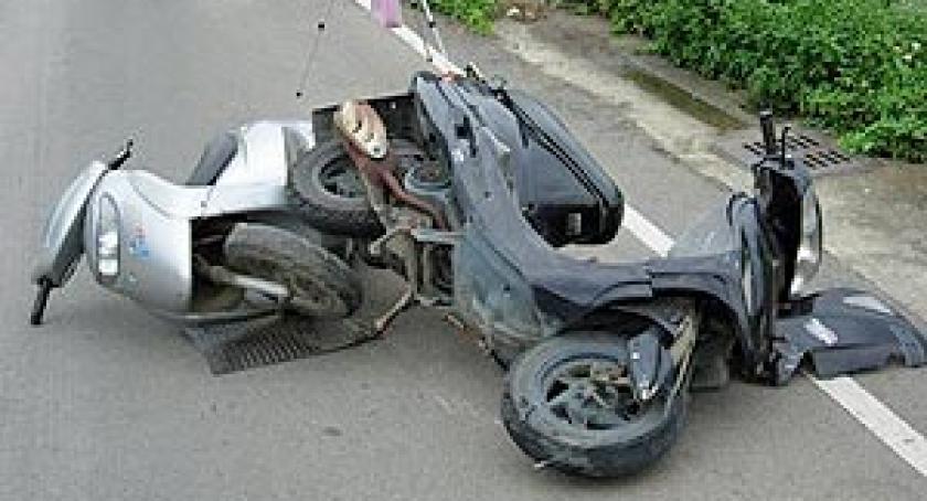 Żukowo. Zderzyły się dwa skutery. Czternastolatek z urazem kręgosłupa szyjnego trafił do szpitala