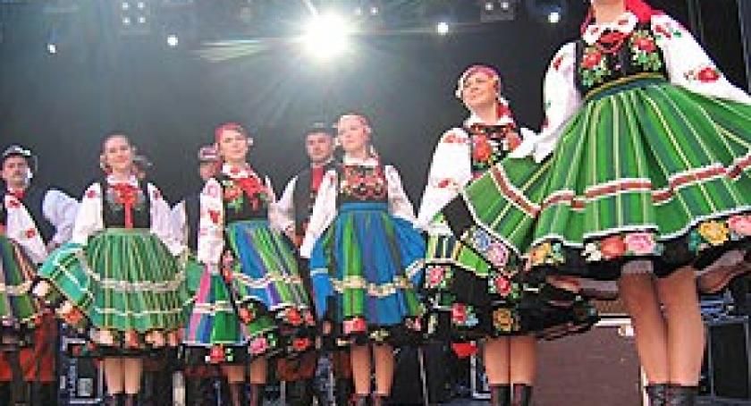 Spotkanie zaprzyjaźnionych powiatów na kartuskim Rynku. V Biesiada Kaszubska w Kartuzach