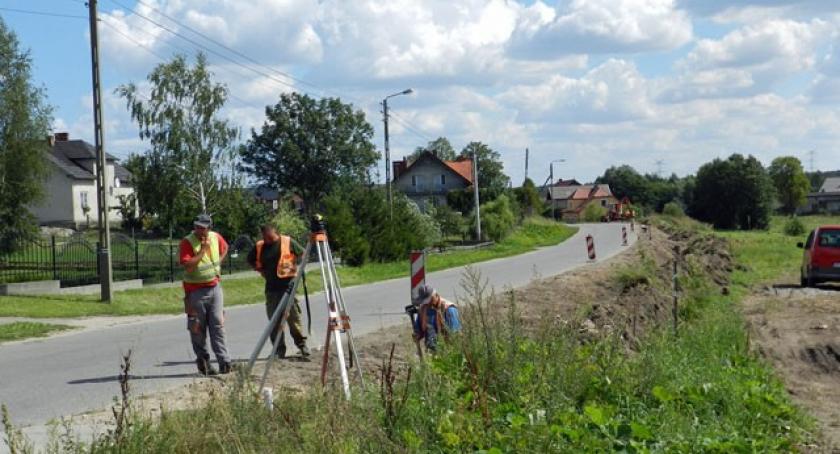 Niestępowo. Ostatni etap budowy chodnika