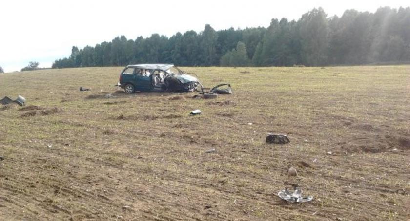 Lewinowo. Dachował seat - dwie osoby w szpitalu