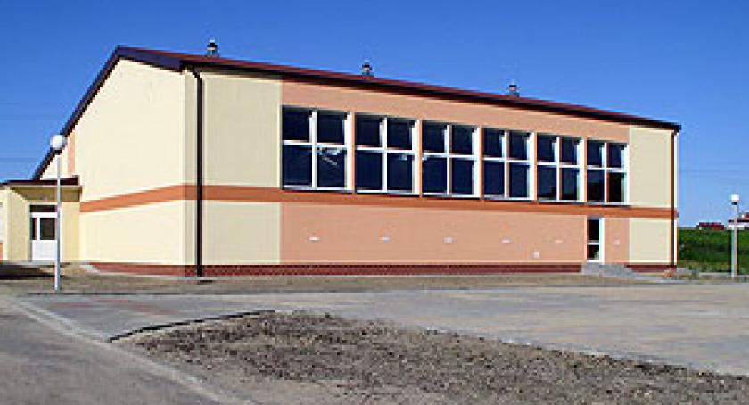 Wakacyjne remonty w kartuskich szkołach. Nowa sala gimnastyczna w Dzierżążnie