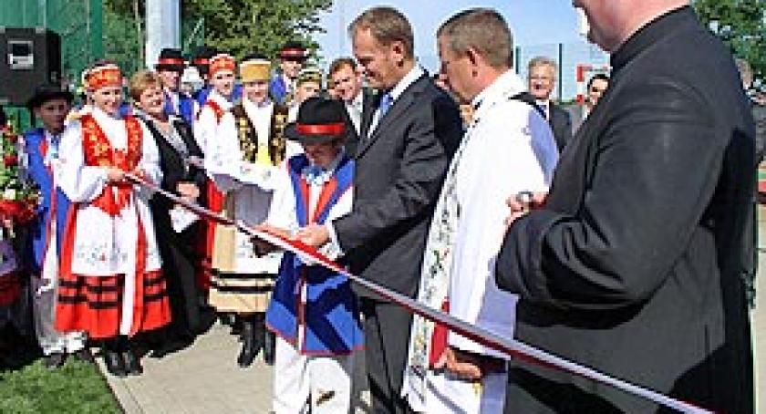 Premier Donald Tusk: Zrobiliście to w imponującym stylu i tempie. Ogólnopolska inauguracja roku szkolnego 2008/2009 w Przodkowie