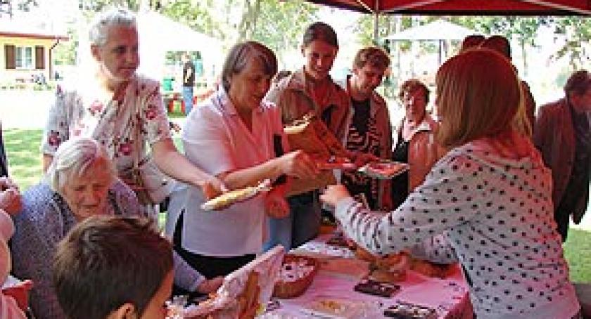 Wspólna zabawa i integracja z mieszkańcami Domu Pomocy Społecznej w Kobysewie