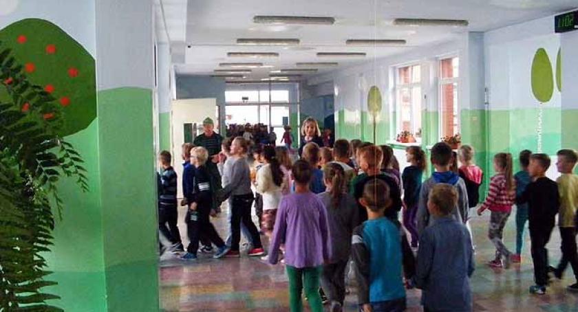 Ewakuowano uczniów z SP w Sierakowicach i kartuskiego 