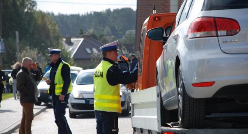 Kontrolowali stoiska handlowe i pojazdy 