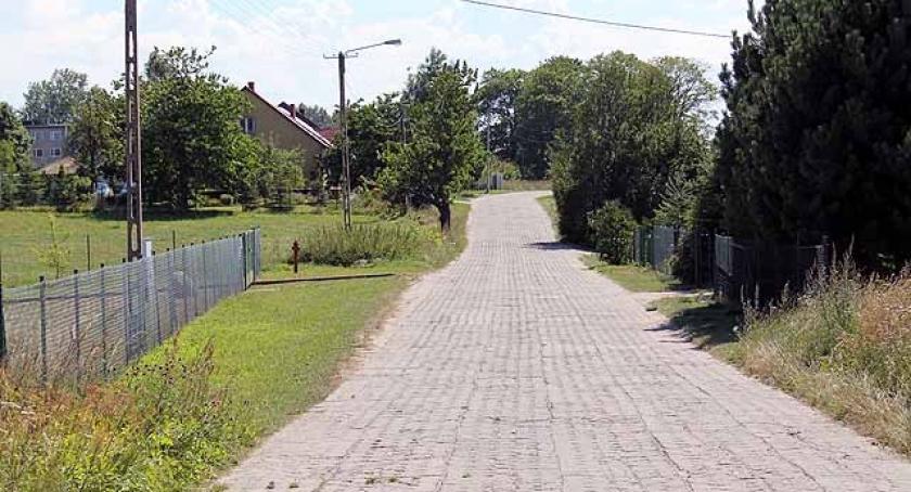 Asfalt zamiast płyt na trasie Maks-Sznurki