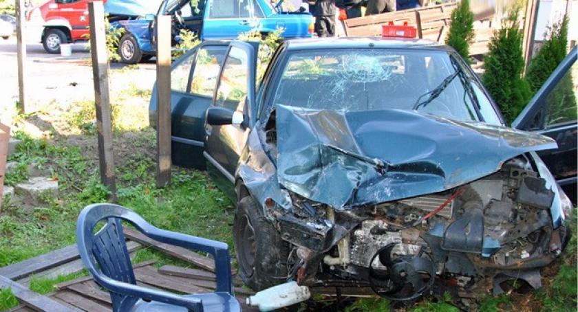 Łapalice. Zderzenie volvo z peugeotem - pięć osób w szpitalu